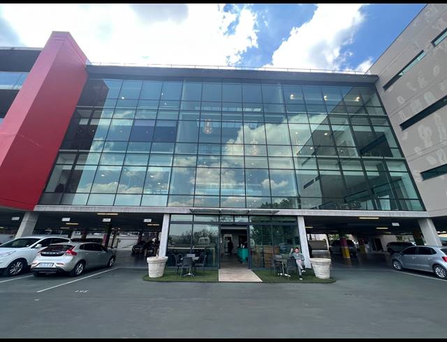 521M² OFFICE TO LET IN HYDE PARK
